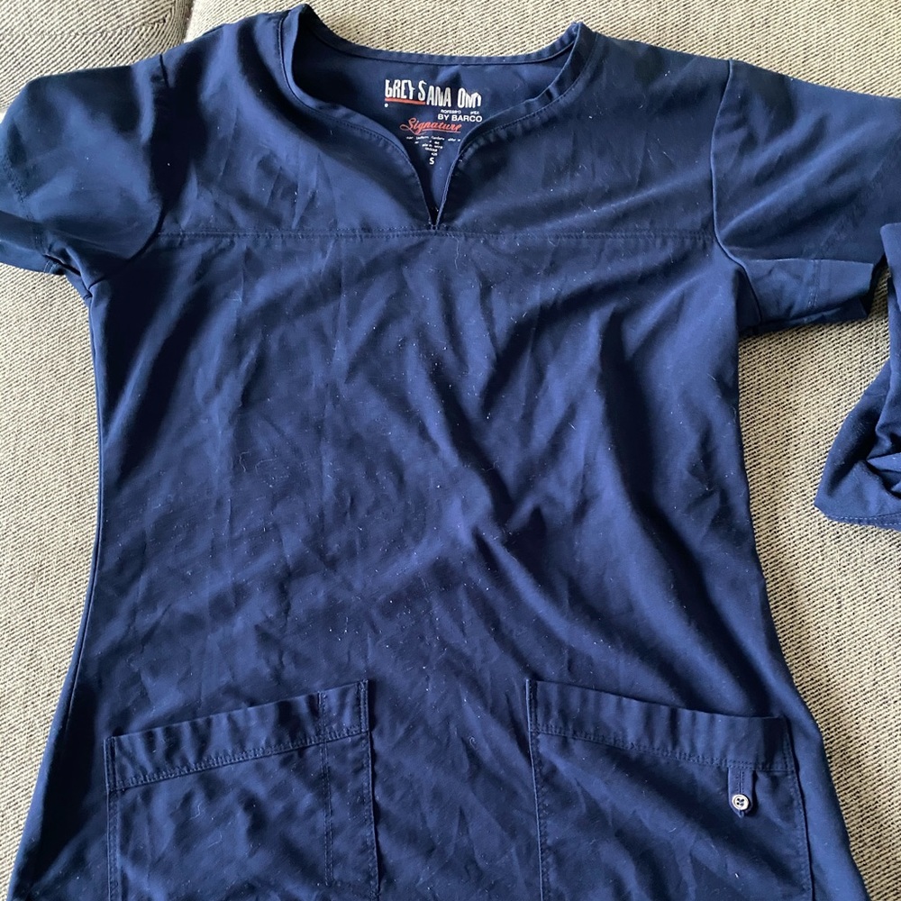 Greys anatomy size small two pocket scrub top